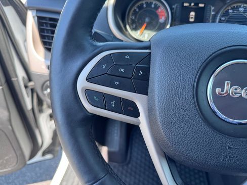 Used 2018 Jeep Cherokee Latitude w/ Cold Weather Group AWD/4WD image 22