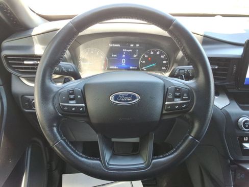 Used 2020 Ford Explorer XLT AWD/4WD image 11