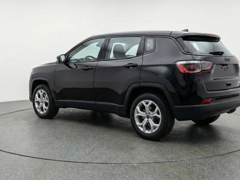 Used 2025 Jeep Compass Latitude image 6