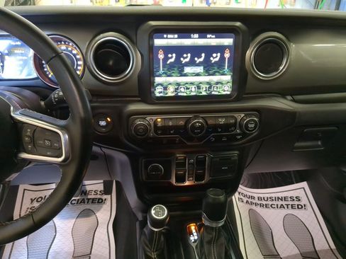 Used 2023 Jeep Wrangler Sahara w/ Safety Group image 15