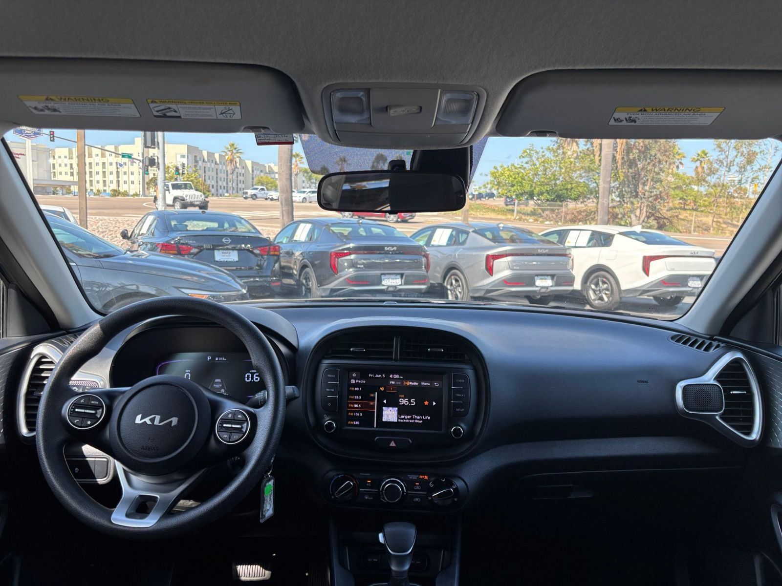Used 2025 Kia Soul LX w/ LX Technology Package FWD image 30