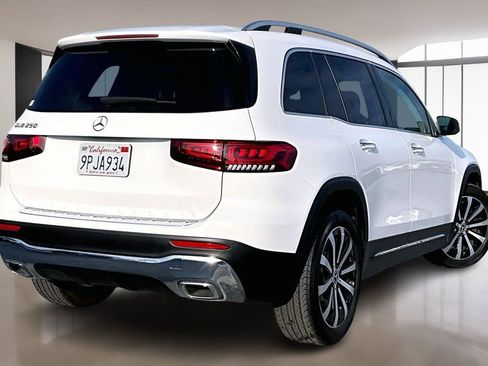 Used 2023 Mercedes-Benz GLB 250 w/ Premium Package image 6