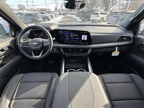 New 2026 Chevrolet Suburban Premier image 23