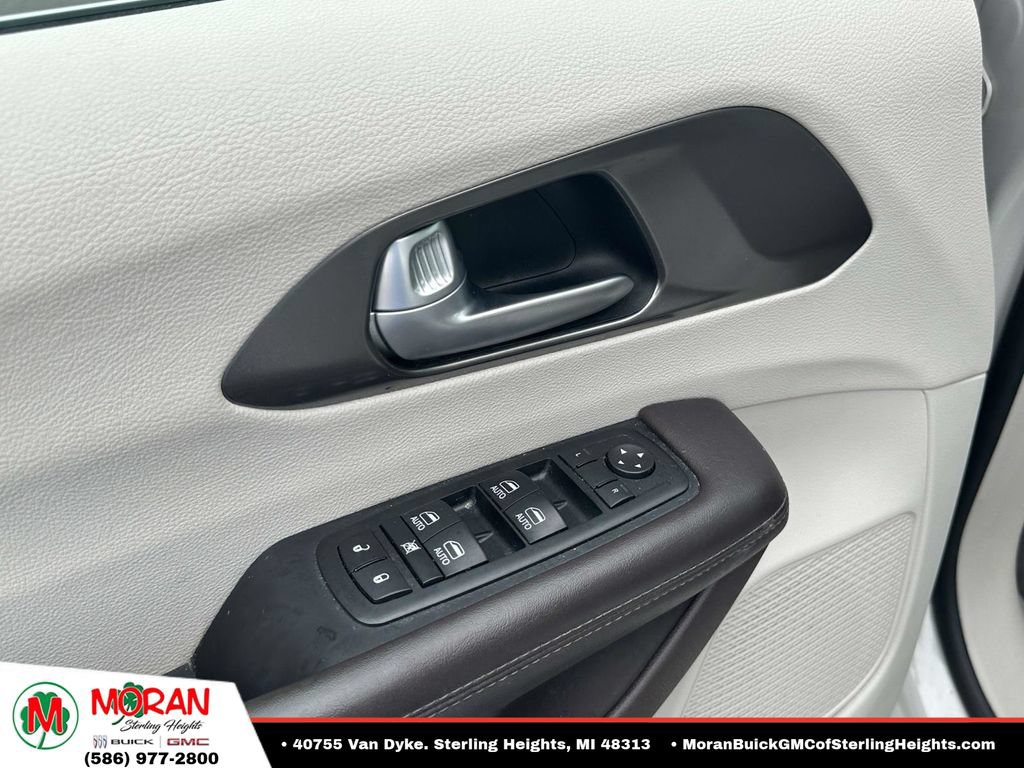 Used 2017 Chrysler Pacifica Touring-L Plus FWD image 17