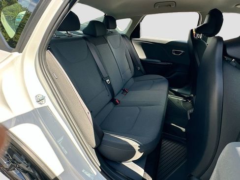 New 2025 Kia K4 LXS image 24