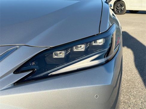 New 2025 Lexus ES 350 Ultra Luxury image 9