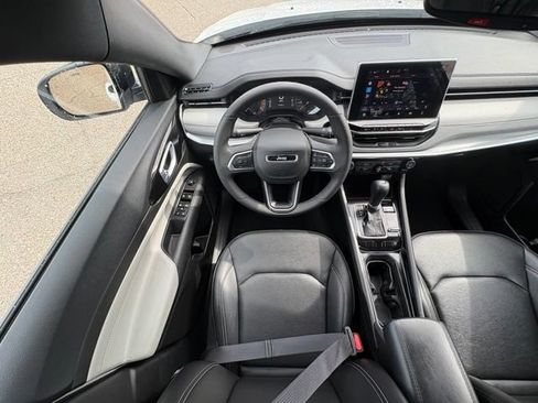 Used 2025 Jeep Compass Limited AWD/4WD image 23