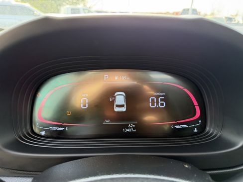 Used 2025 Hyundai Venue SEL image 23