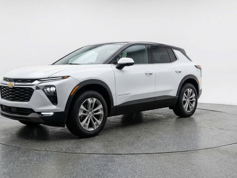 Used 2025 Chevrolet Equinox LT FWD image 3