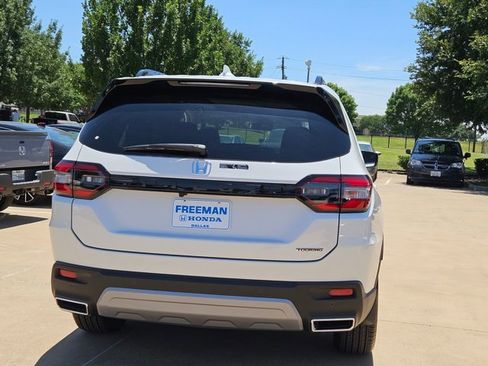 New 2025 Honda Pilot Touring image 6