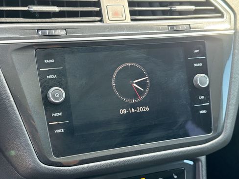 Used 2022 Volkswagen Tiguan SE w/ Panoramic Sunroof Package FWD image 35