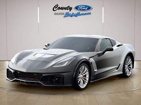 Used 2016 Chevrolet Corvette Z06 w/ 3LZ Preferred Equipment Group RWD image 2