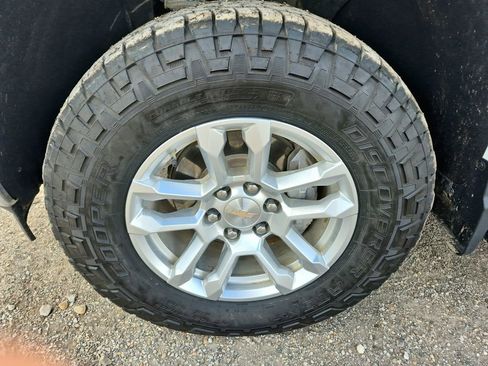 Used 2022 Chevrolet Silverado 1500 LT w/ Z71 Off-Road Package image 5