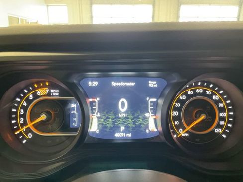 Used 2025 Jeep Wrangler Unlimited Rubicon image 23