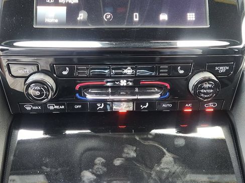 Used 2025 Jeep Grand Cherokee Laredo X w/ Luxury Tech Group I RWD image 22