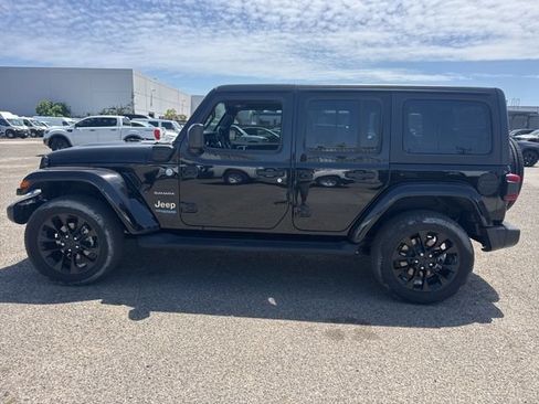 Used 2022 Jeep Wrangler Unlimited Sahara w/ Cold Weather Group AWD/4WD image 8