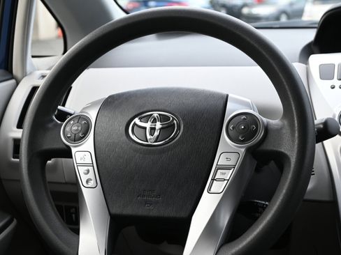 Used 2017 Toyota Prius V Three image 23