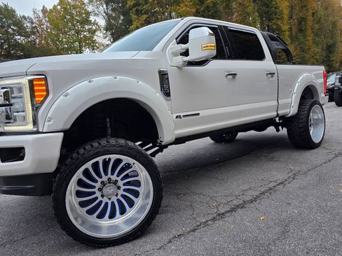 Used 2017 Ford F250 Lariat w/ Lariat Ultimate Package AWD/4WD image 4