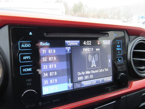 Used 2016 Toyota Tacoma TRD Sport w/ Towing Package image 28