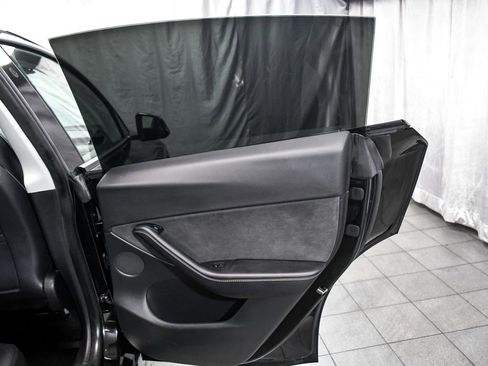 Used 2021 Tesla Model Y Long Range AWD/4WD image 15