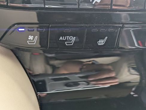 Used 2023 Acura MDX SH-AWD w/ Advance Package image 29