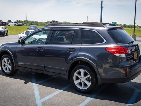 Used 2013 Subaru Outback 2.5i Limited w/ Moonroof Pkg AWD/4WD image 22