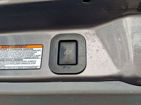 Used 2017 Toyota Sienna Limited image 32