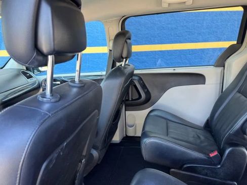 Used 2013 Chrysler Town & Country Touring-L w/ Entertainment Group #2 image 19