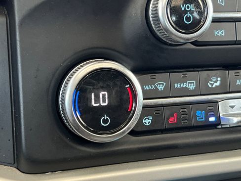 Used 2023 Ford Expedition Limited image 28