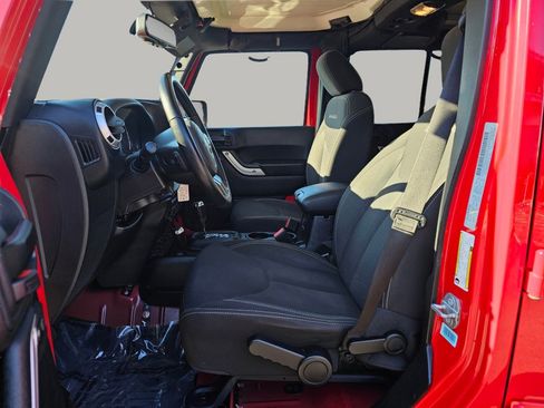 Used 2018 Jeep Wrangler Unlimited Sahara w/ Connectivity Group image 17