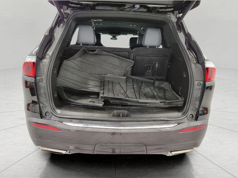 Used 2023 Buick Enclave Essence w/ LPO, Luxury Package image 15