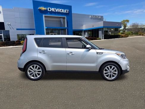 Used 2018 Kia Soul + FWD image 22