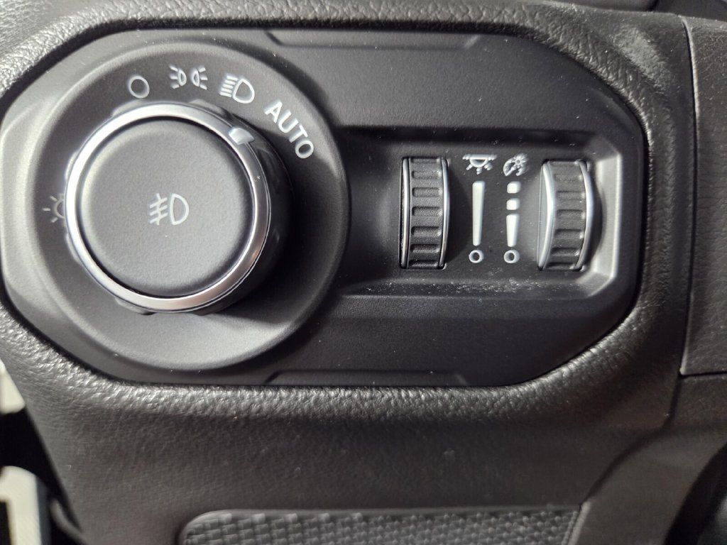Used 2022 Jeep Wrangler Unlimited Sport AWD/4WD image 40