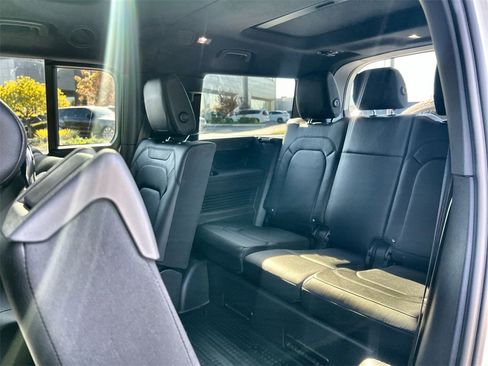 Used 2023 Land Rover Defender 130 S image 19