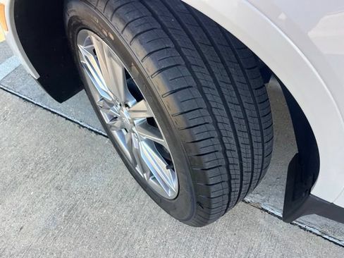 Certified 2025 Cadillac XT5 Sportv w/ Technology Package AWD/4WD image 45