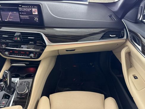 Used 2023 BMW 530i w/ Convenience Package RWD image 31