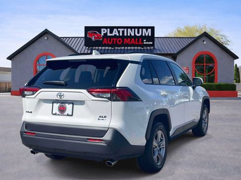 Used 2025 Toyota RAV4 XLE AWD/4WD image 5