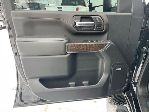 Used 2023 GMC Sierra 3500 Denali image 18