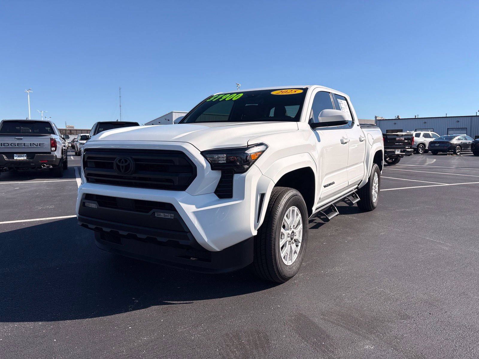 Used 2025 Toyota Tacoma SR5 AWD/4WD image 2