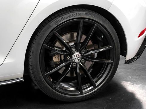 Used 2019 Volkswagen Golf R 4-Door image 49