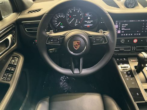 Certified 2025 Porsche Macan AWD/4WD image 15