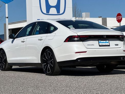 Certified 2023 Honda Accord Touring image 3