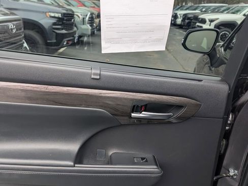 Used 2021 Toyota Highlander Limited image 14