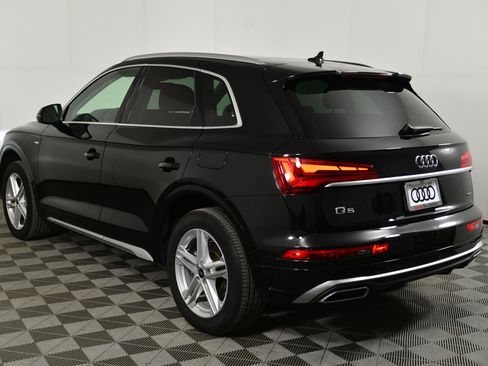 Used 2023 Audi Q5 e Premium w/ Convenience Package image 3