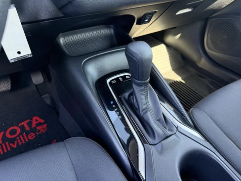 Used 2025 Toyota Corolla LE FWD image 18
