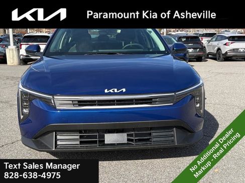 New 2025 Kia K4 LXS image 2