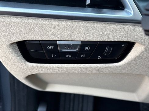 New 2025 BMW 330i Sedan w/ Premium Package image 24