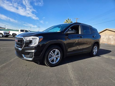 Used 2023 GMC Terrain SLE w/ Driver Convenience Package image 2