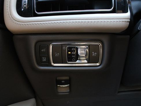 Used 2023 Lincoln Nautilus Reserve w/ Equipment Group 201A AWD/4WD image 11