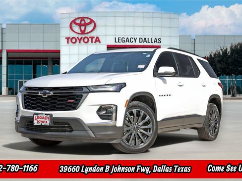Used 2023 Chevrolet Traverse RS FWD image 1
